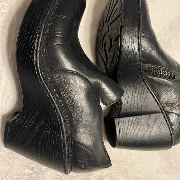 BORN. Genuine leather clogs, worn couple of times. Like new condition. Size 7. - Picture 9 of 10